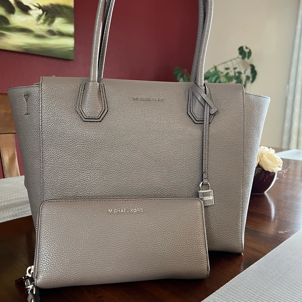 Michael Kors leather Mercer with matching wallet